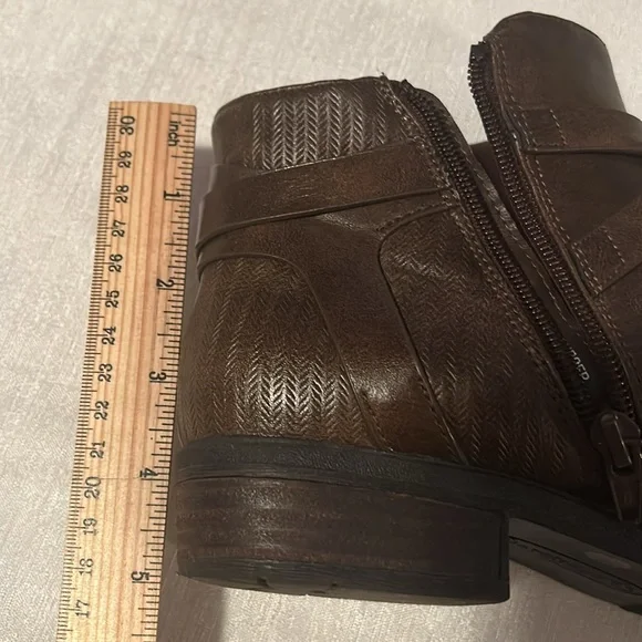 BareTraps Women’s Brown Ankle Booties w/ Design all along the side Size 8 - Picture 13 of 14